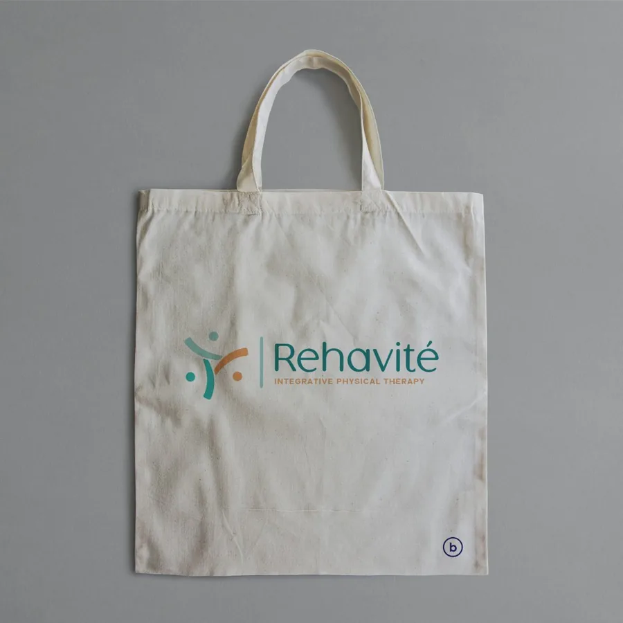 Rehavité brand on a tote
